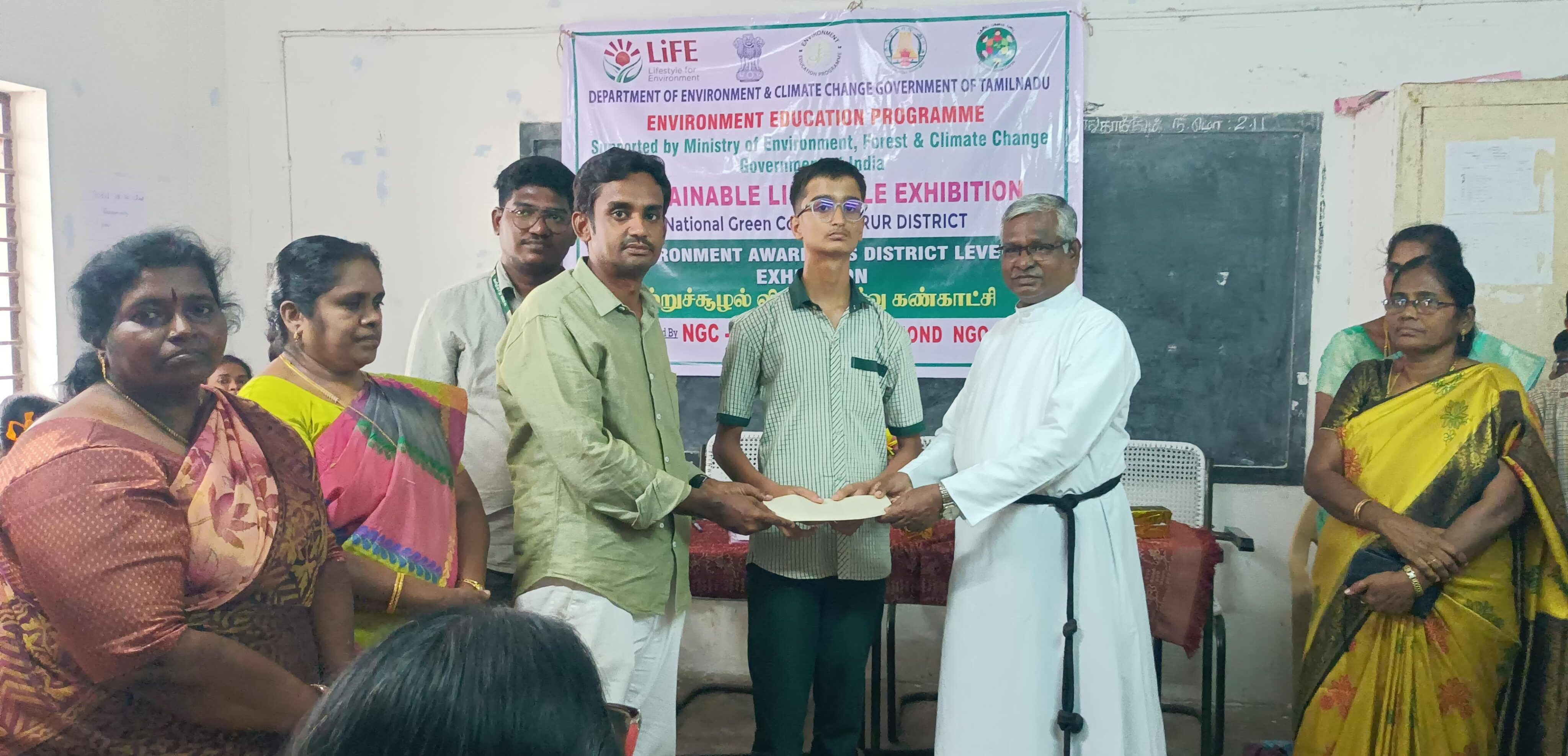 PHSS Students Win Awards in Science Exhibition and Tamil Development Competitions